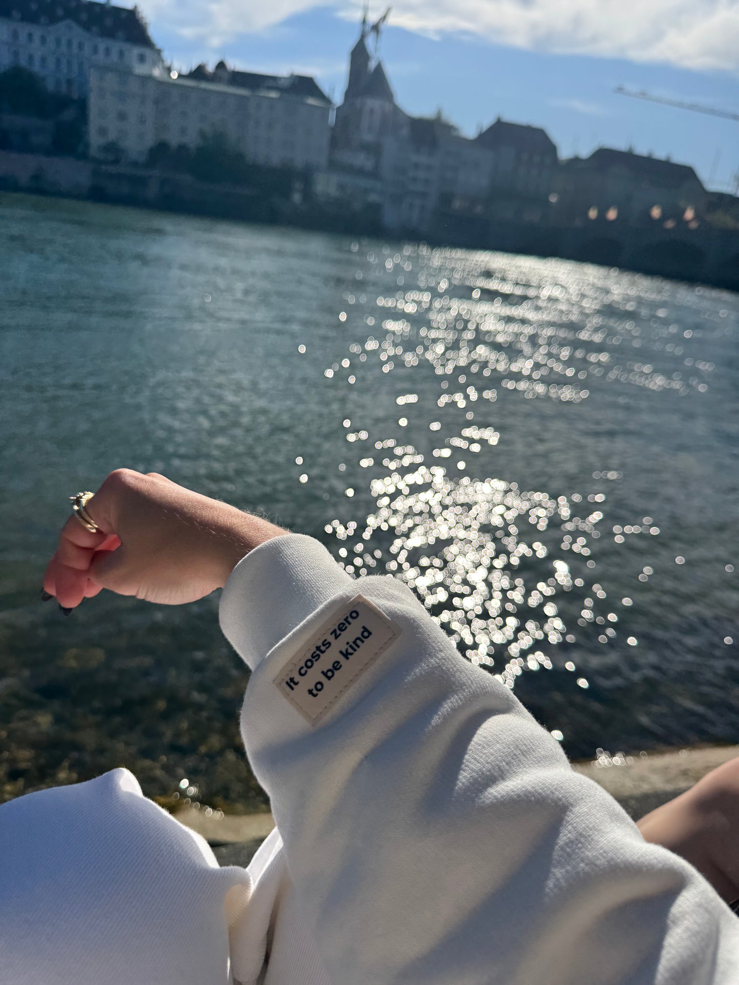 CHAMPAGNE SWEATSHIRT